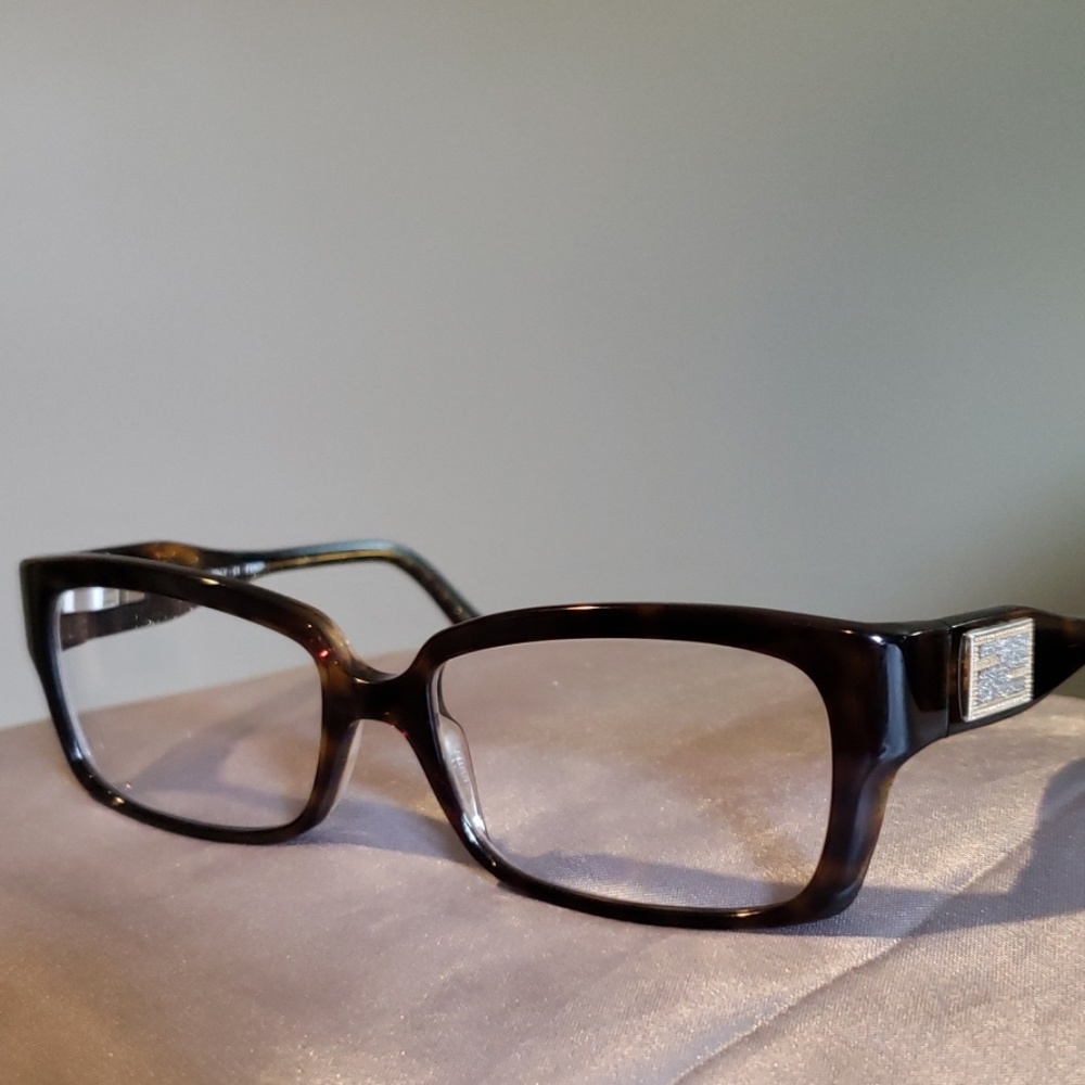 Fendi F851 Eyeglasses

Frame